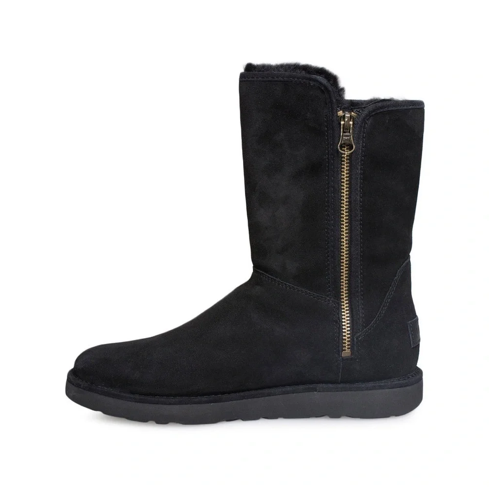 UGG Black Abree Short II Nero Suede Boots Women’s Size 7